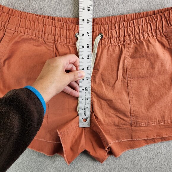 Vuori Women's Rust Shorts - Picture 11 of 13